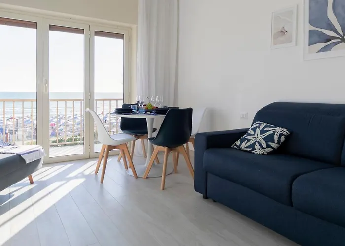 Nuovo Appartamento Sulla Spiaggia Con Larga Terrazza Di 70 Mq E Posto Auto Privato