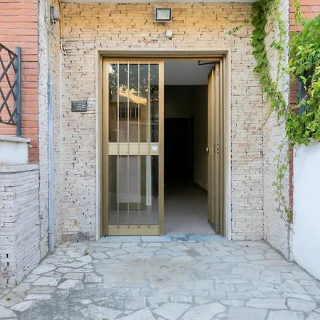 Nuovo Appartamento Sulla Spiaggia Con Larga Terrazza Di 70 Mq E Posto Auto Privato Anzio Exterior photo